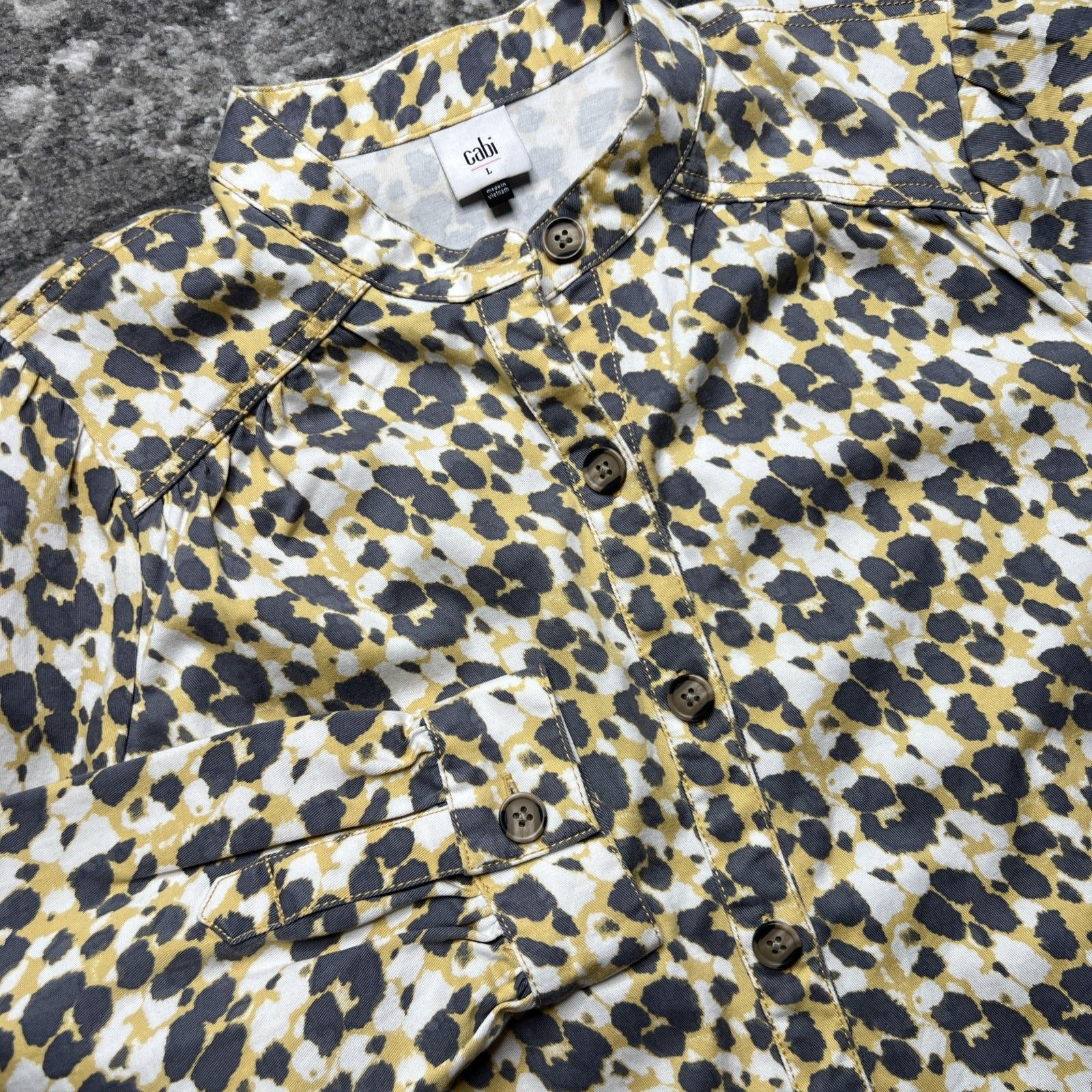 Cabi The Dreamer Providence Shirt Jacket Large Yellow Gray Leopard Animal Print — image 2 of 8